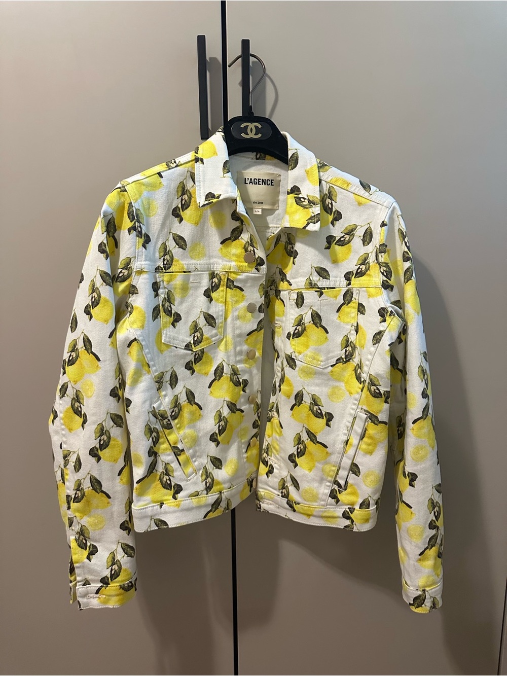 L'AGENCE Celine Lemons Print Yellow White Denim Jean Jacket Size S NWOT - Picture 5 of 8